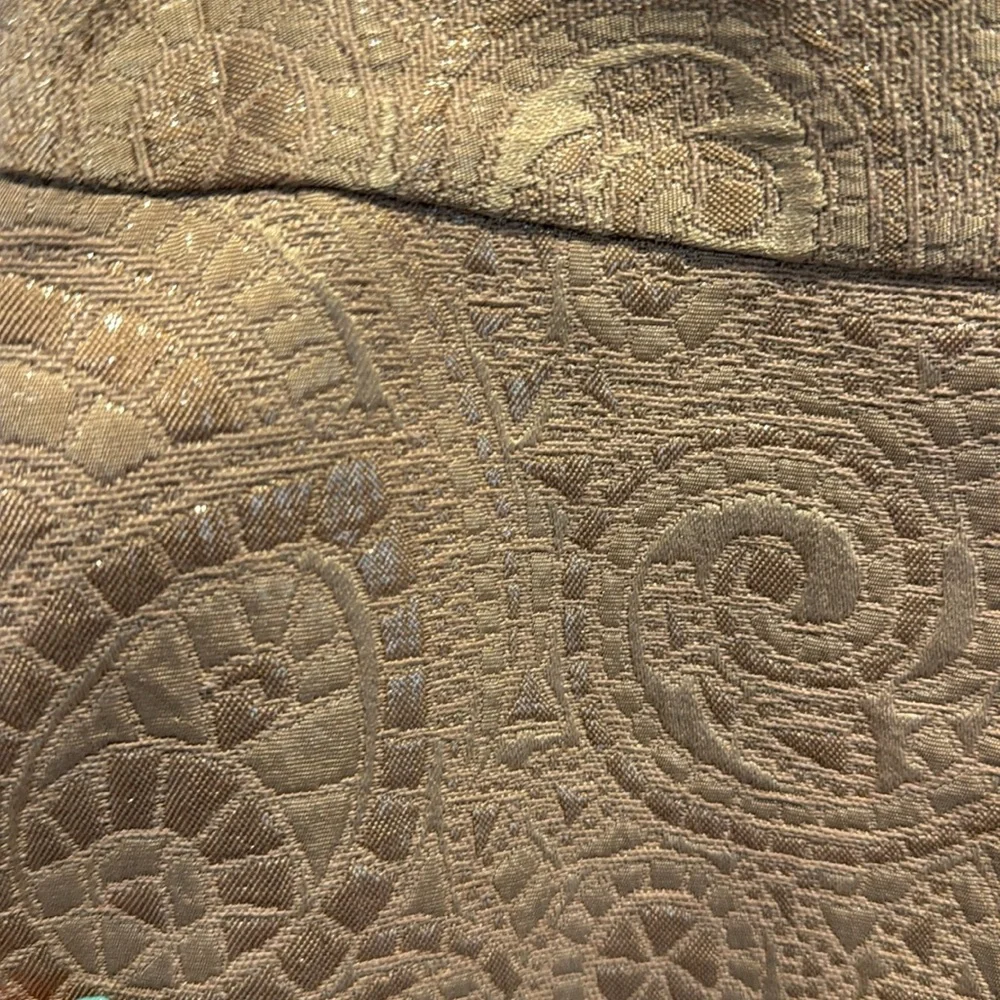 Banana Republic NWOT Pencil lined Skirt, texture with Metallic fabric. - Picture 3 of 8